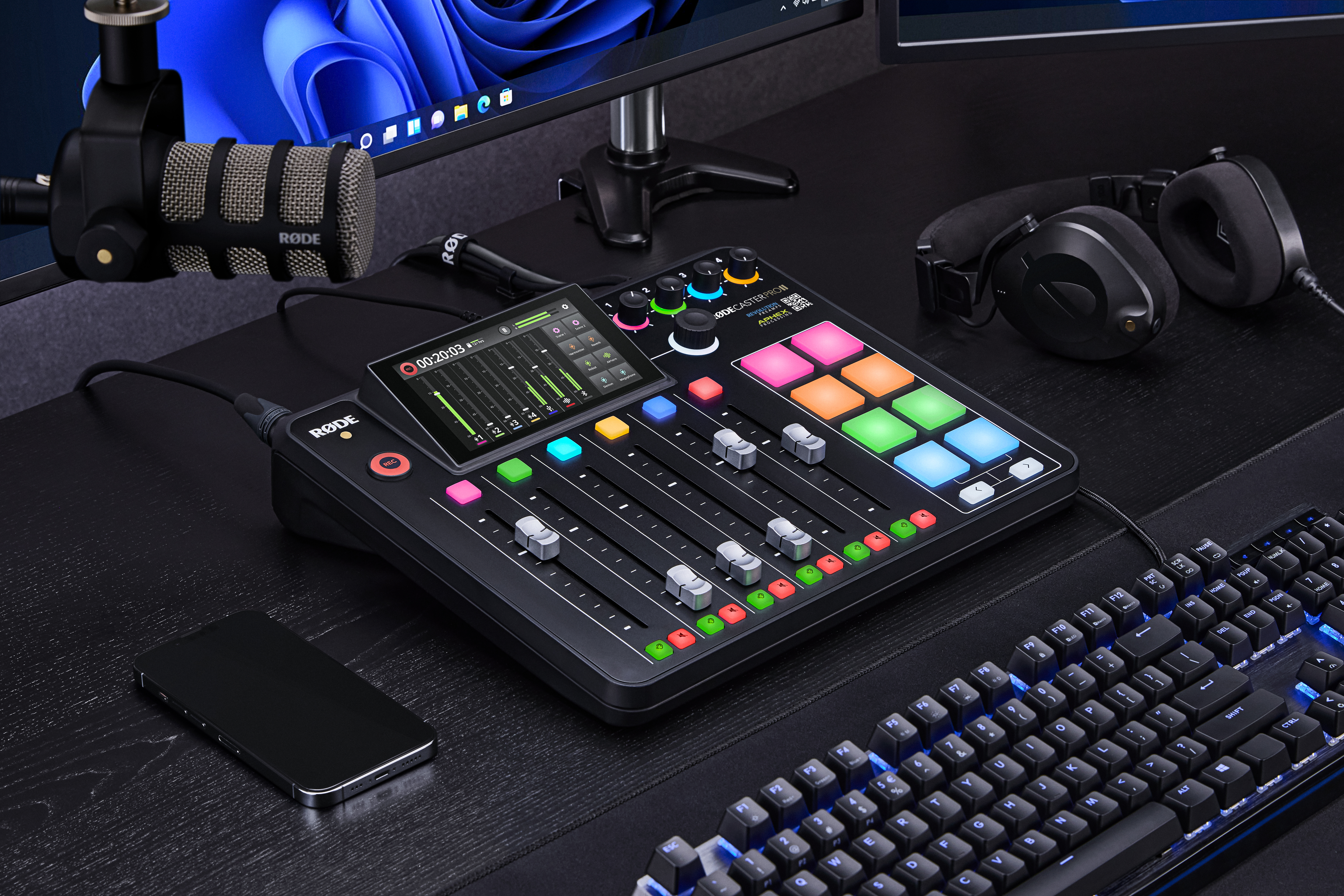 rode-rodecaster-pro-II-insitu-gamer-setup-hero-nov-2021-8192x5464-rgb.jpg