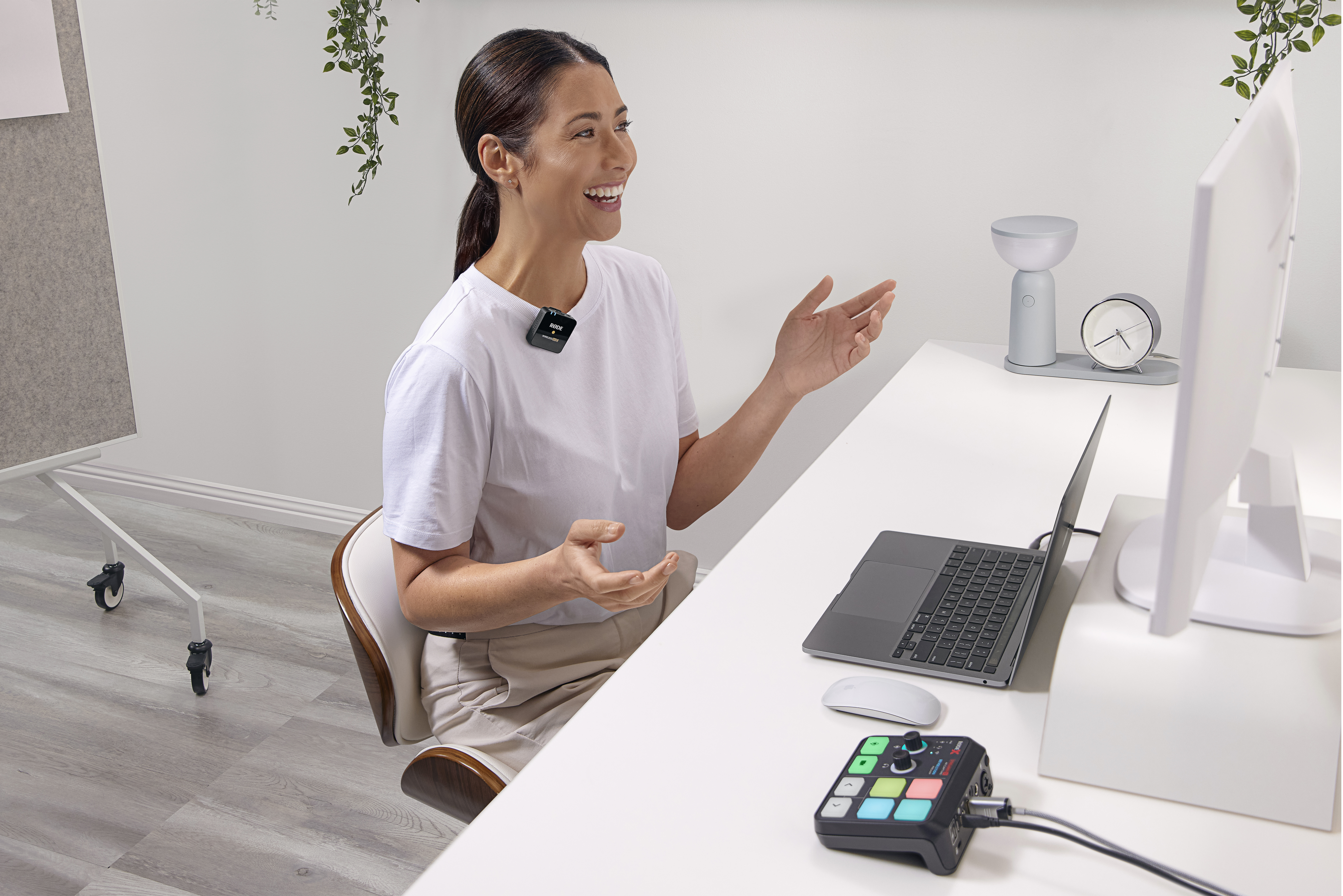 rode-streamer-x-working-from-home-insitu-wireless-go-II-8192x5464-rgb-2945 (1).jpg