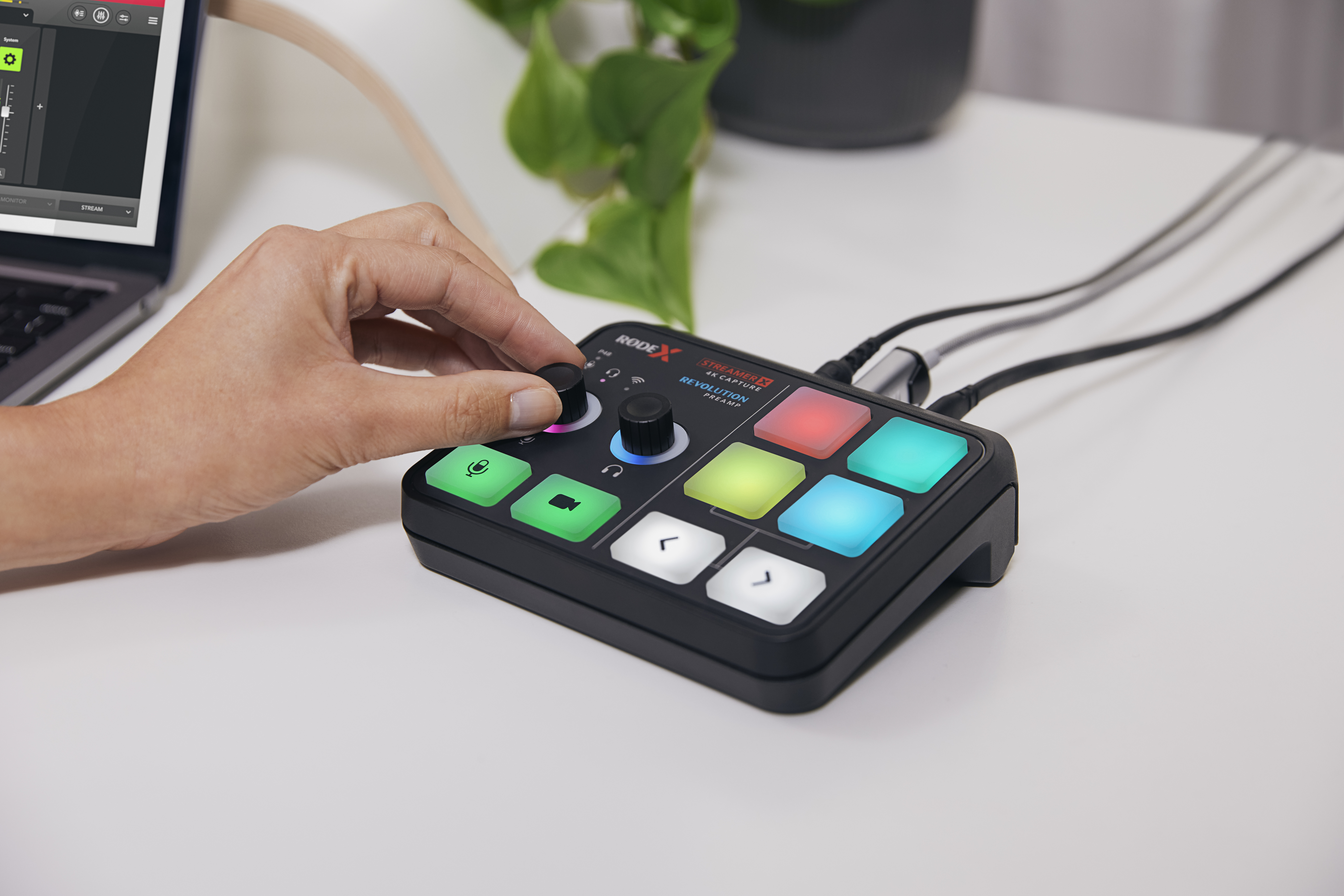 rode-streamer-x-working-from-home-insitu-top-down-8192x5464-rgb-3108.jpg