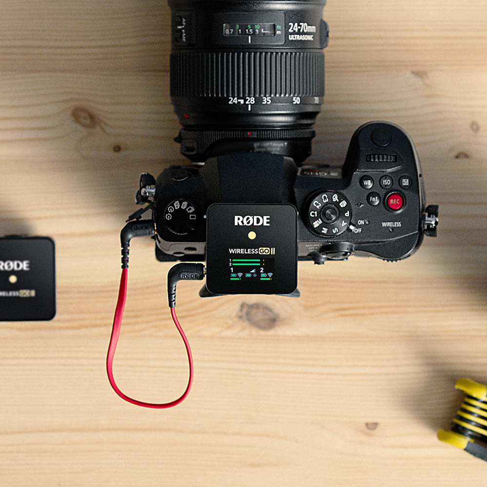 rode-wireless-go-II-insitu-top_down-hub-gh5-feb-2021-1000x1000-rgb.jpg
