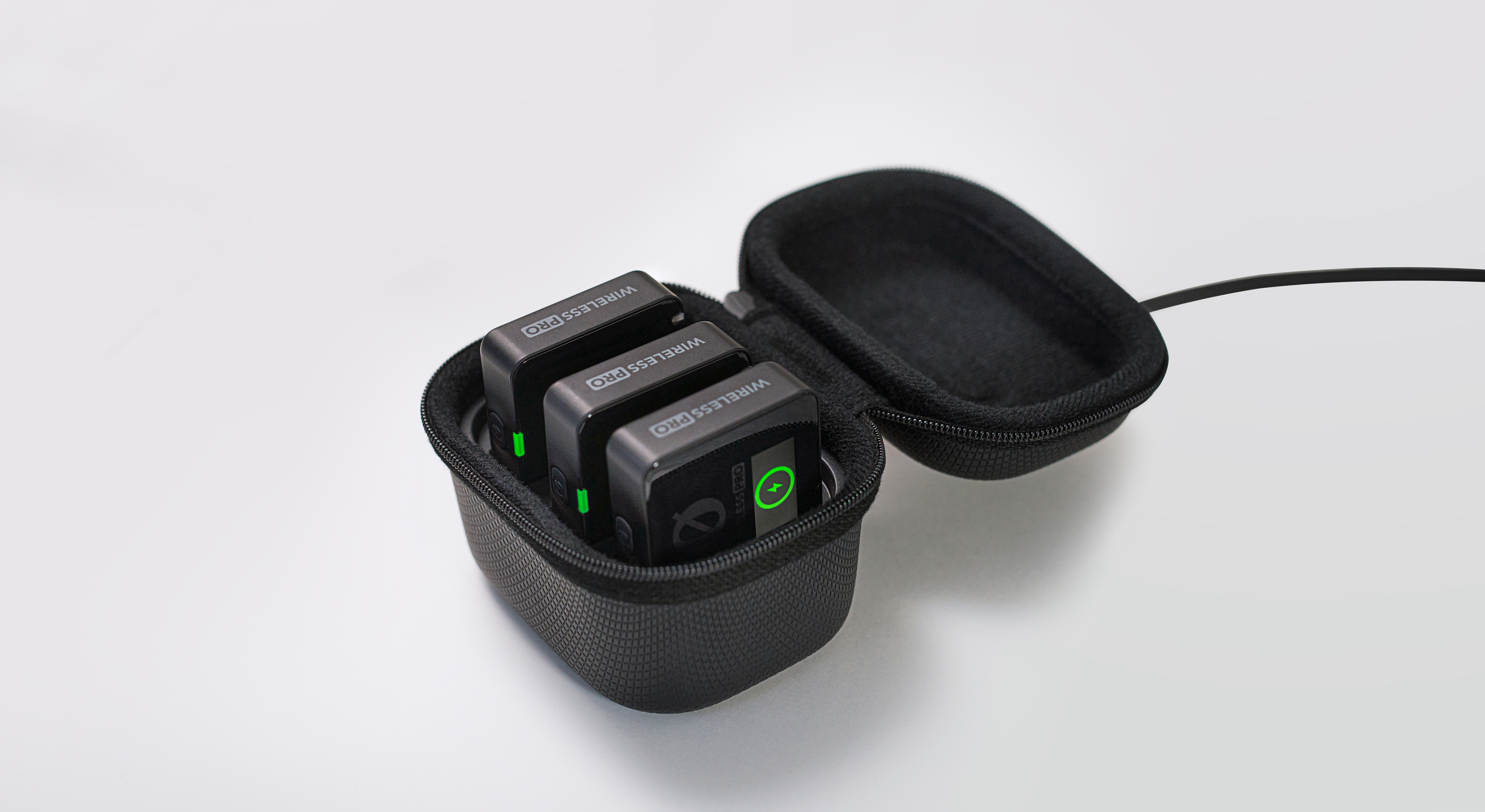 rode-wireless-pro-in-charge-case-pro-5000x2275-rgb.jpg